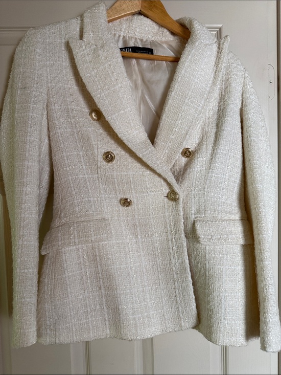 Zara Jackets & Blazers - Zara Cream Bouclé Double-Breasted Blazer with Gold Buttons